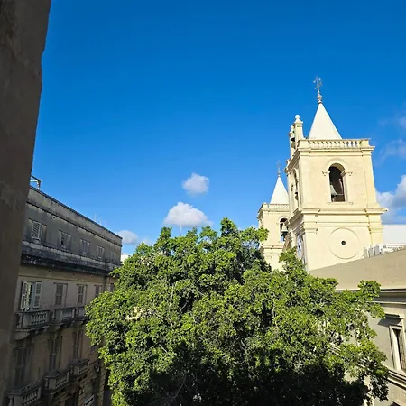 Luciano Boutique Konukevi Valletta