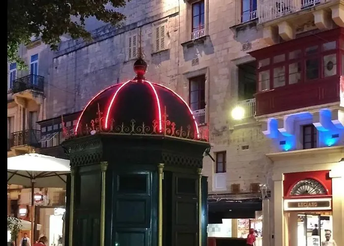 루치아노 부티크 게스트하우스 3*